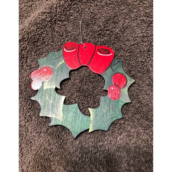 Rustic Sleigh full of Christmas ornaments - Picture 4 of 10